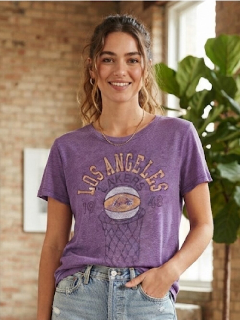 Junk Food Lakers 1948 Short Sleeve Round Neck Purple Tee Vintage Style Size L